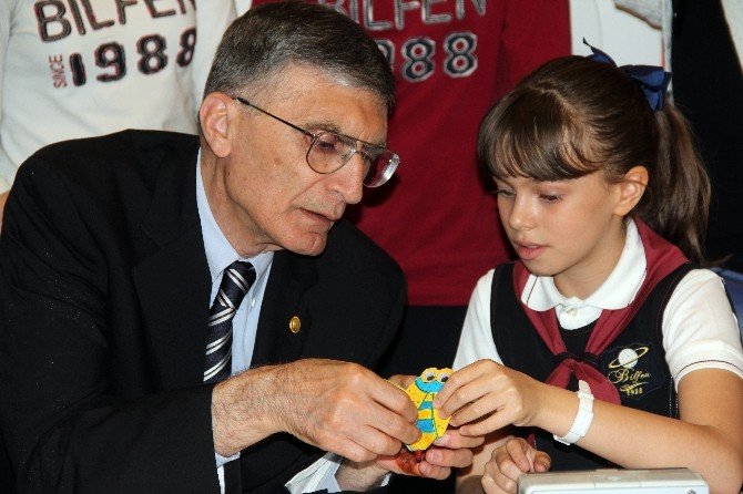 Nobel Ödüllü Türk Bilim İnsanı Aziz Sancar Öğrencilerle Buluştu