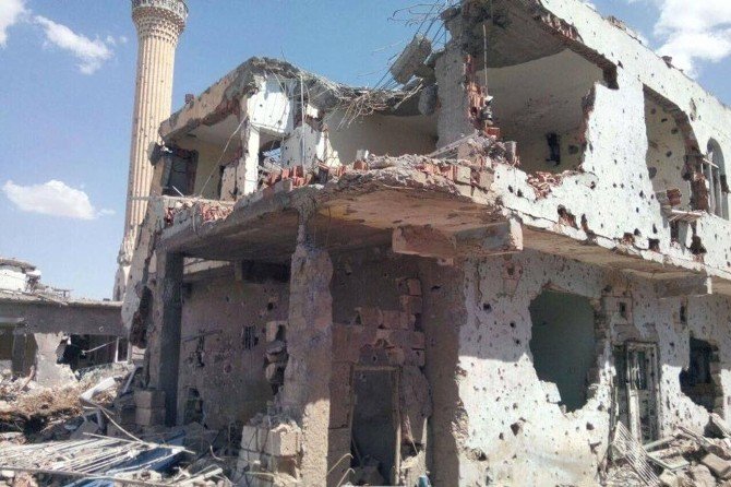 Terörün vurduğu Molla Osman Camii’nin fotoğrafları yürek burktu