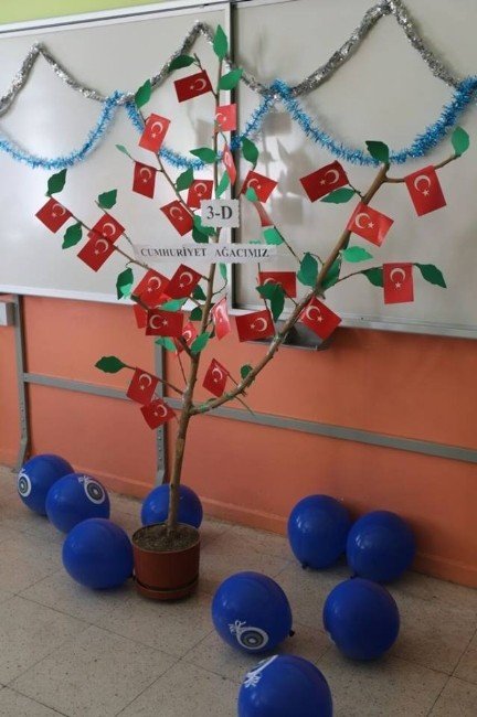 Öğrenciler cumhuriyet ağacı yaptı