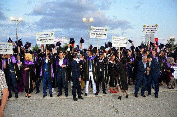 Eyyübiye Kampüsü’nde 700 Öğrenci Mezuniyet Heyecanı Yaşadı