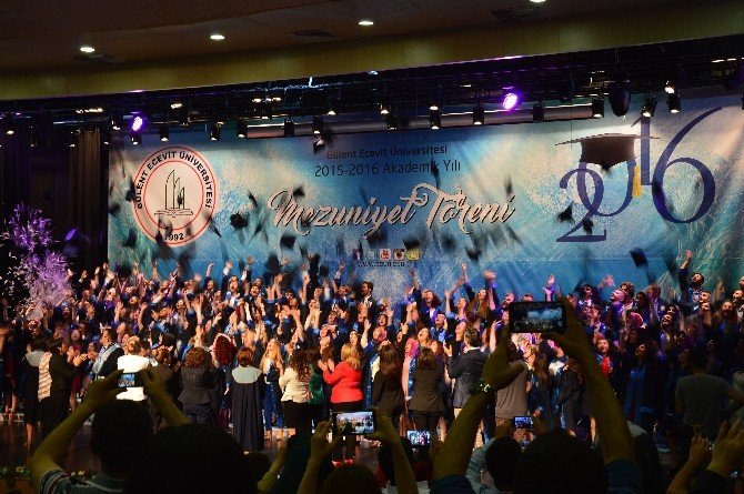 Ahmet Erdoğan Sağlık Hizmetleri Meslek Yüksekokulu Mezunlarını Uğurladı