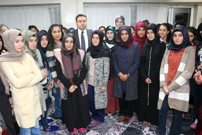 Vali Işın, kız öğrenci yurdunu ziyaret etti