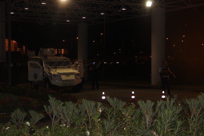 Diyarbakır Havalimanı’na roketatarlı saldırı