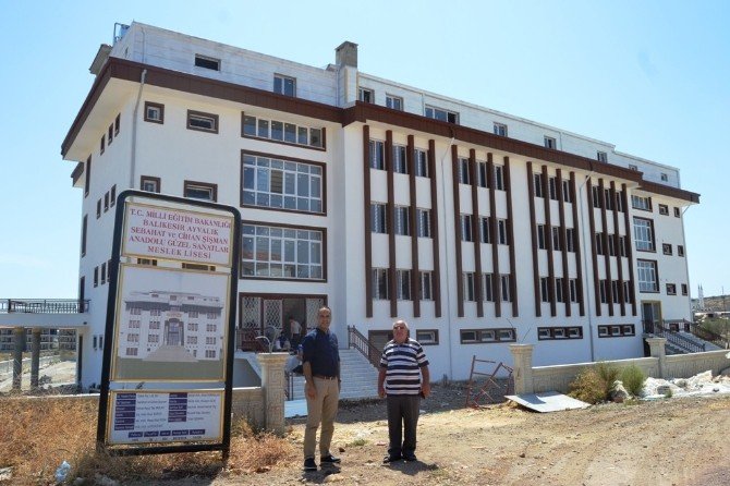 Ayvalık’ta Sebahat-Cihan Şişman Güzel Sanatlar Lisesi yeni eğitim ve öğretim yılına hazır