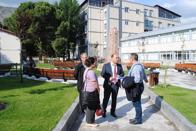 Rektör Üniversiteye Bilge Kağan Anıtı Diktirdi