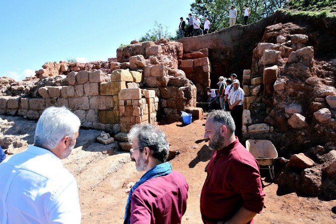 Tanrıça Kibele heykeli bulundu