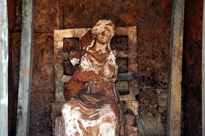 Tanrıça Kibele heykeli bulundu