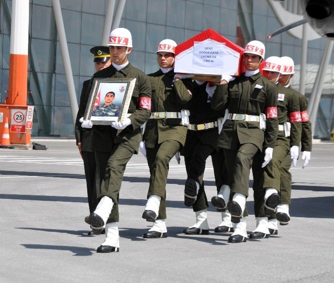 Şehit Jandarma Komando Er Kaya’nın naaşı Sivas’a getirildi