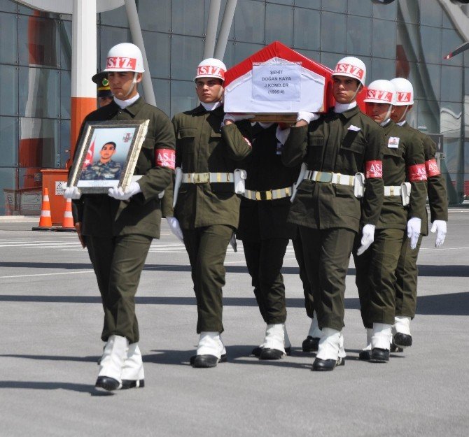 Şehit Jandarma Komando Er Kaya’nın naaşı Sivas’a getirildi