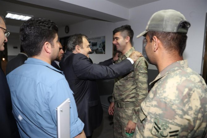 General Eşref Akıncı Kışlası'nın girişi kapatıldı