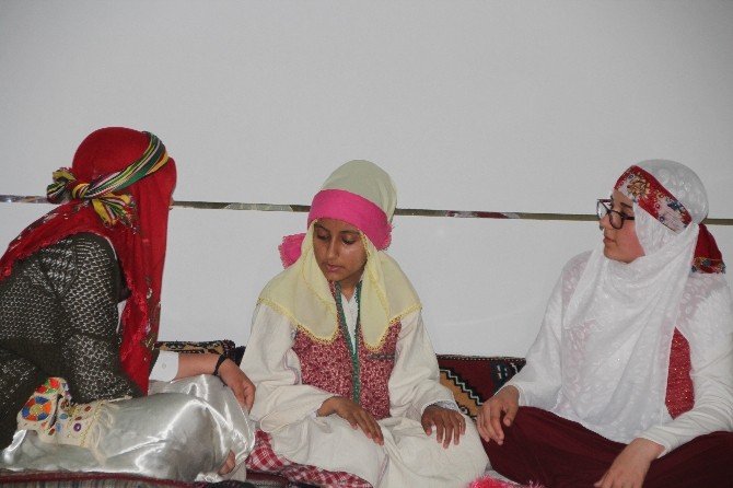 Bilecik Hayme Ana Mesleki Ve Teknik Anadolu Lisesi Öğrencilerinden Anneler Günü Programı