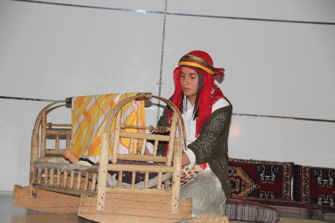 Bilecik Hayme Ana Mesleki Ve Teknik Anadolu Lisesi Öğrencilerinden Anneler Günü Programı