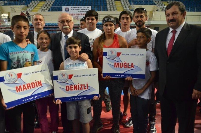 Ortacalı Burcu Nur, kick boksta Türkiye üçüncüsü oldu