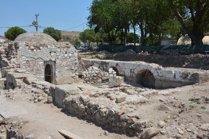 Helenistik dönemden kalma o hamamda yeni mezarlar bulundu