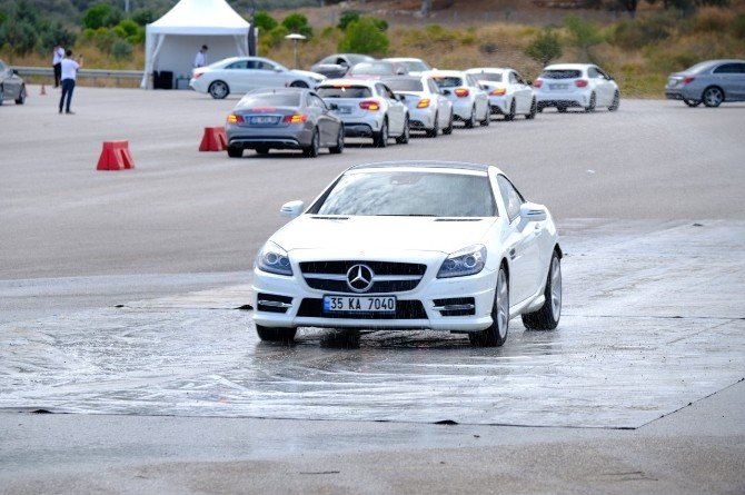 Mercedes sahipleri güvenli sürüşü öğrendi