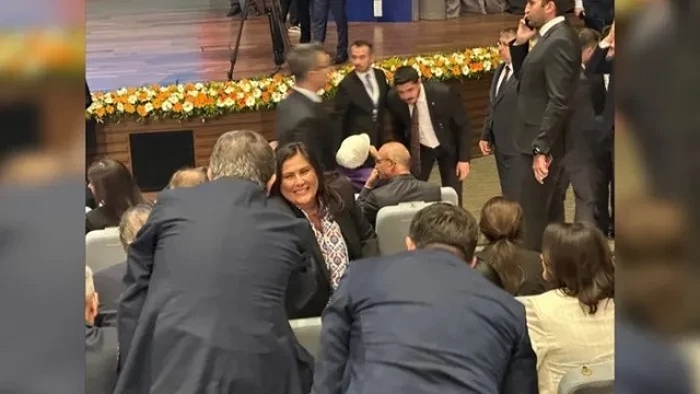 ozlem-cercioglu-akp-toplantisi.jpg