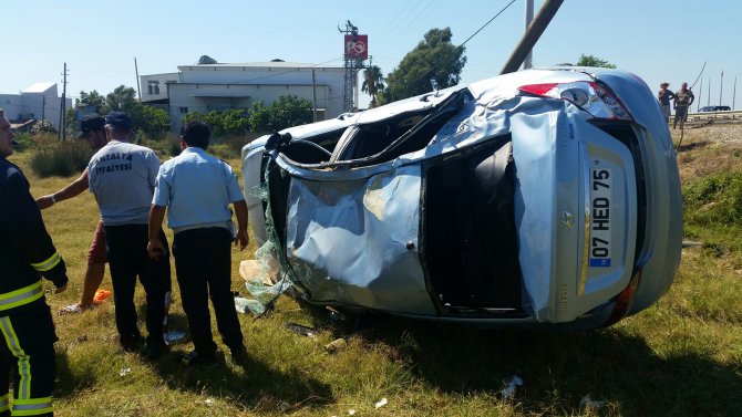 Manavgat'ta otomobil takla attı: 4 yaralı