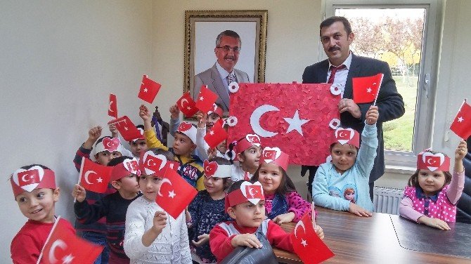 Nezaket Okulları Cumhuriyet Bayramını kutladı