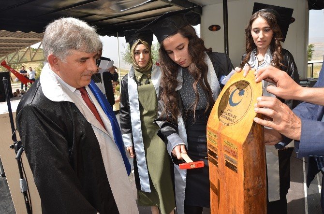 Adıyaman Üniversitesi Kahta MYO 10. Yıl Mezunlarını Uğurladı