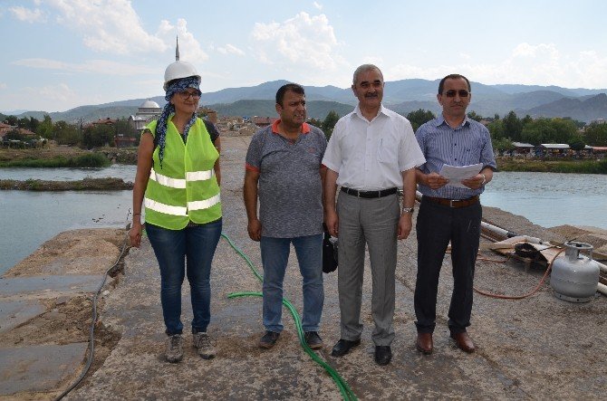 Başkan Karataş Koyunbaba Köprüsünde incelemelerde bulundu