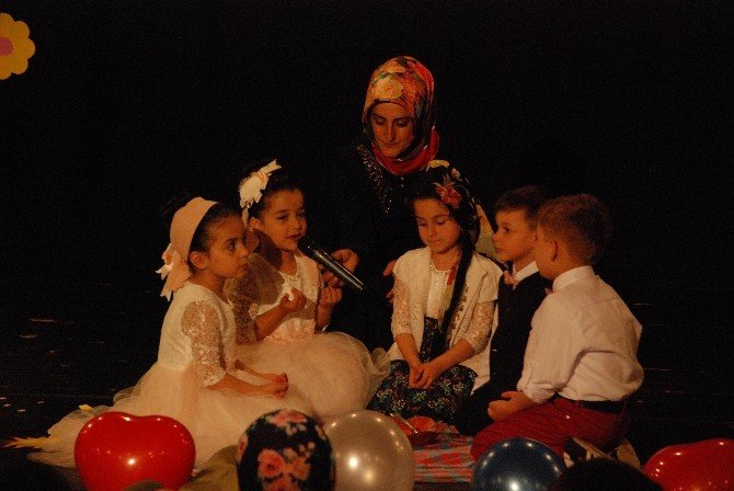 İkra Kur’an Kursu Öğrencilerinin Müsamere Heyecanı