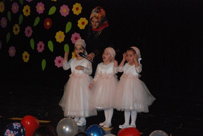 İkra Kur’an Kursu Öğrencilerinin Müsamere Heyecanı