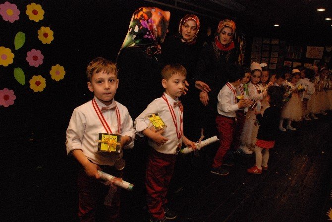 İkra Kur’an Kursu Öğrencilerinin Müsamere Heyecanı