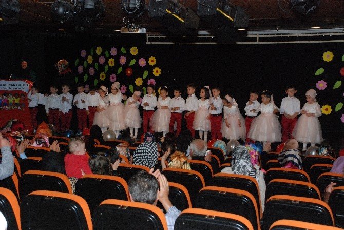 İkra Kur’an Kursu Öğrencilerinin Müsamere Heyecanı