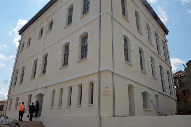 Bir Tarih Daha Canlanıyor