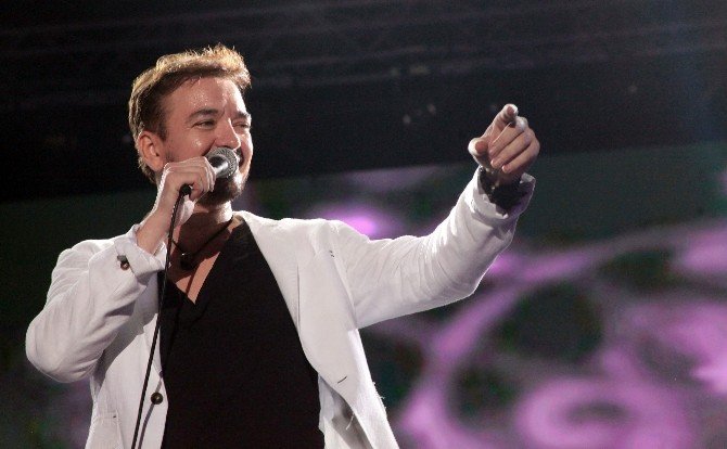 Kısaparmak çifti EXPO 2016’da aynı sahneyi paylaştı