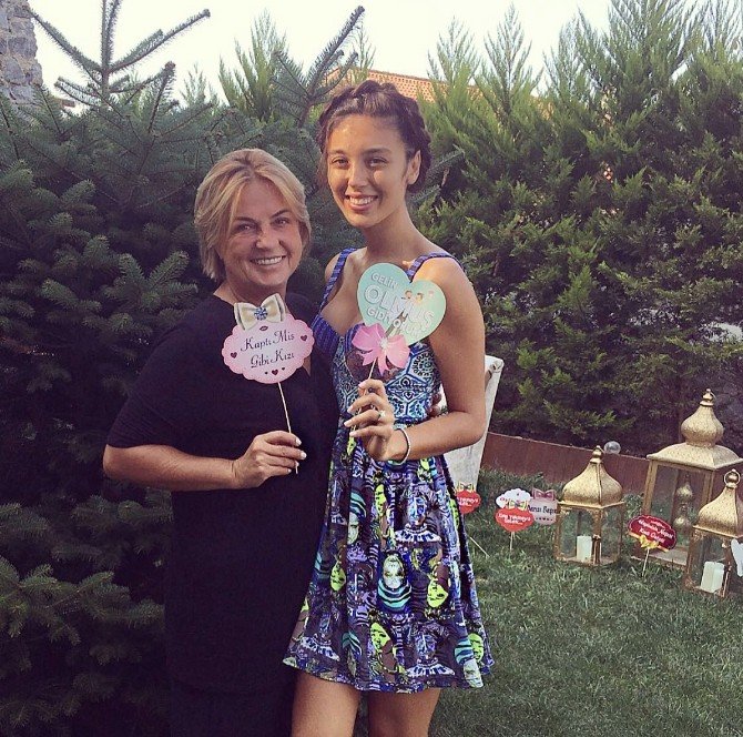 Ünlü sanatçı Berkay kına gecesine katılamadı