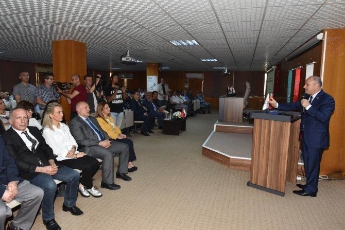 Mersin’de Yılın Hekimleri Ödüllerini Aldı