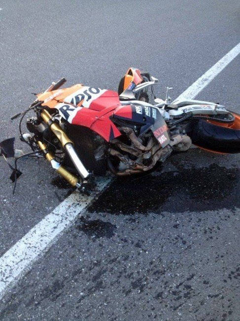 Virajı Alamayan Motosiklet Sürücüsü Bariyerlere Çarptı: 1 Ölü