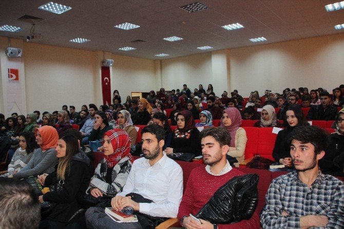 Bilecik’te “15 Temmuz Darbe Girişimi, Yeni Anayasa ve Başkanlık Sistemi” paneli