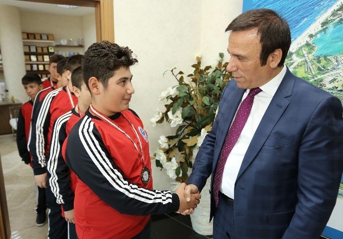Sporculardan Başkan Genç’e ziyaret