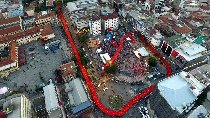 Samsun’da bin 919 metrelik Türk bayraklı demokrasi yürüyüşü