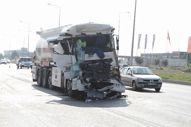 Motorin yüklü tanker kamyona çarptı: 1 yaralı