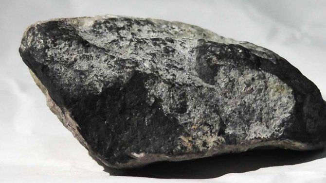 Göktaşı bulduğunu iddia etti