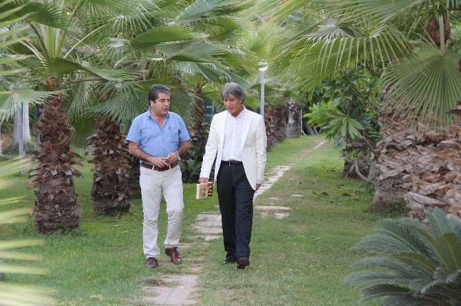 İzol: “Hiçbir aşiret mensubu acından ölse ülkesini satmaz”