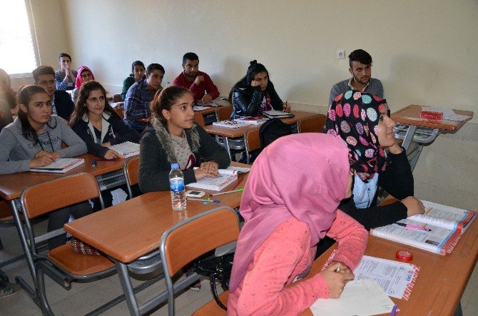 FETÖ’den kapatılan dershane binasında ücretsiz eğitim