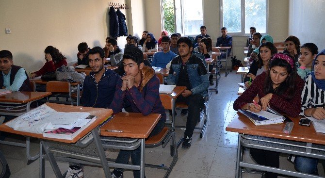 FETÖ’den kapatılan dershane binasında ücretsiz eğitim