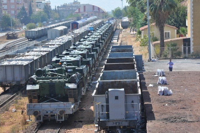 İstanbul 2. Zırhlı Tugay Komutalığı’ndaki tankların İslahiye’ye sevkıyatı devam ediyor