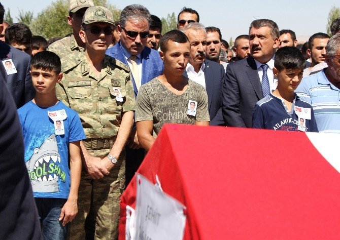 Şehit polis gözyaşlarıyla defnedildi