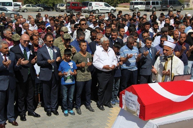 Şehit polis gözyaşlarıyla defnedildi