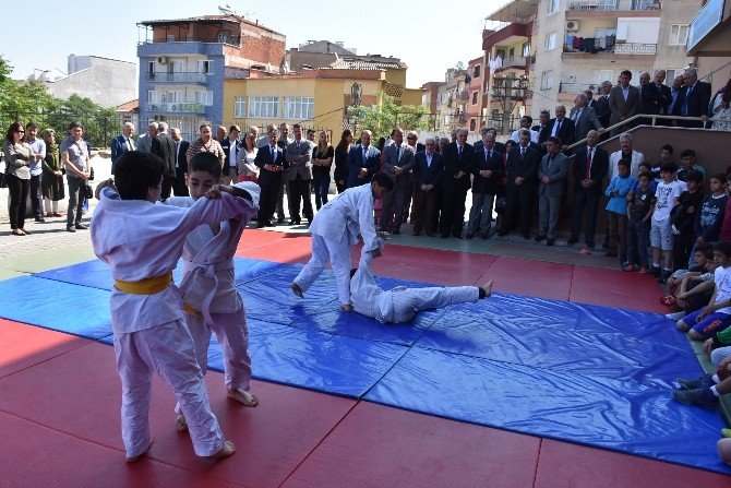 Avni Gemicioğlu Ortaokulu Öğrencilerinden Bilim Fuarı