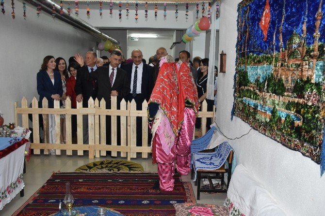 Avni Gemicioğlu Ortaokulu Öğrencilerinden Bilim Fuarı