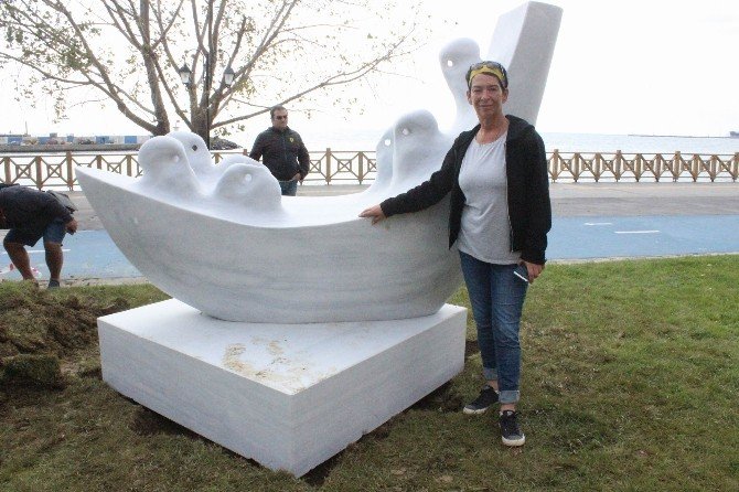 ’Suriyelilerin acıları’nı anlatan heykel, Tekirdağ’ın merkezinde