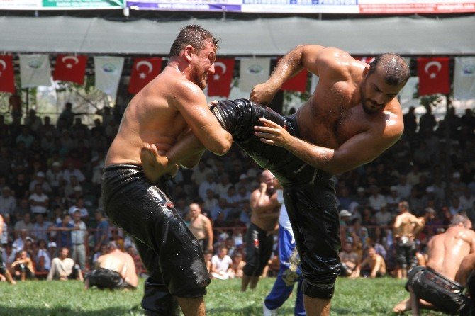 Balaban kardeşler Seydikemer güreşlerine damga vurdu