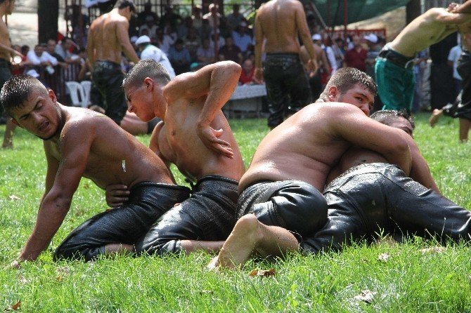 Balaban kardeşler Seydikemer güreşlerine damga vurdu