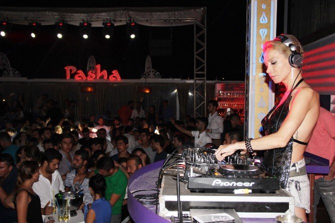 Öykü Serter kadim dostu Kemal Doğlu’nun yerine sahne aldı